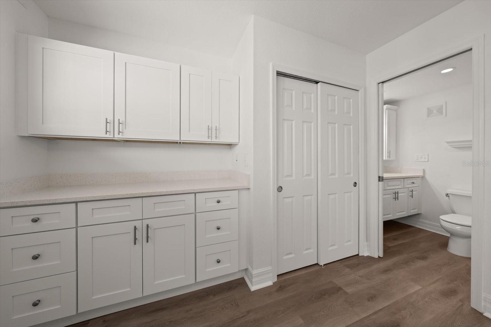 Image 26 of 54 For 2566 Gary Circle 2