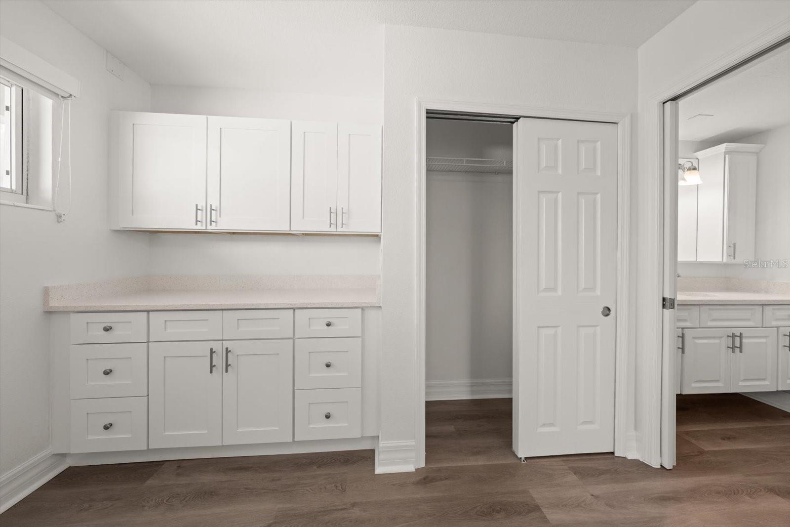 Image 27 of 54 For 2566 Gary Circle 2