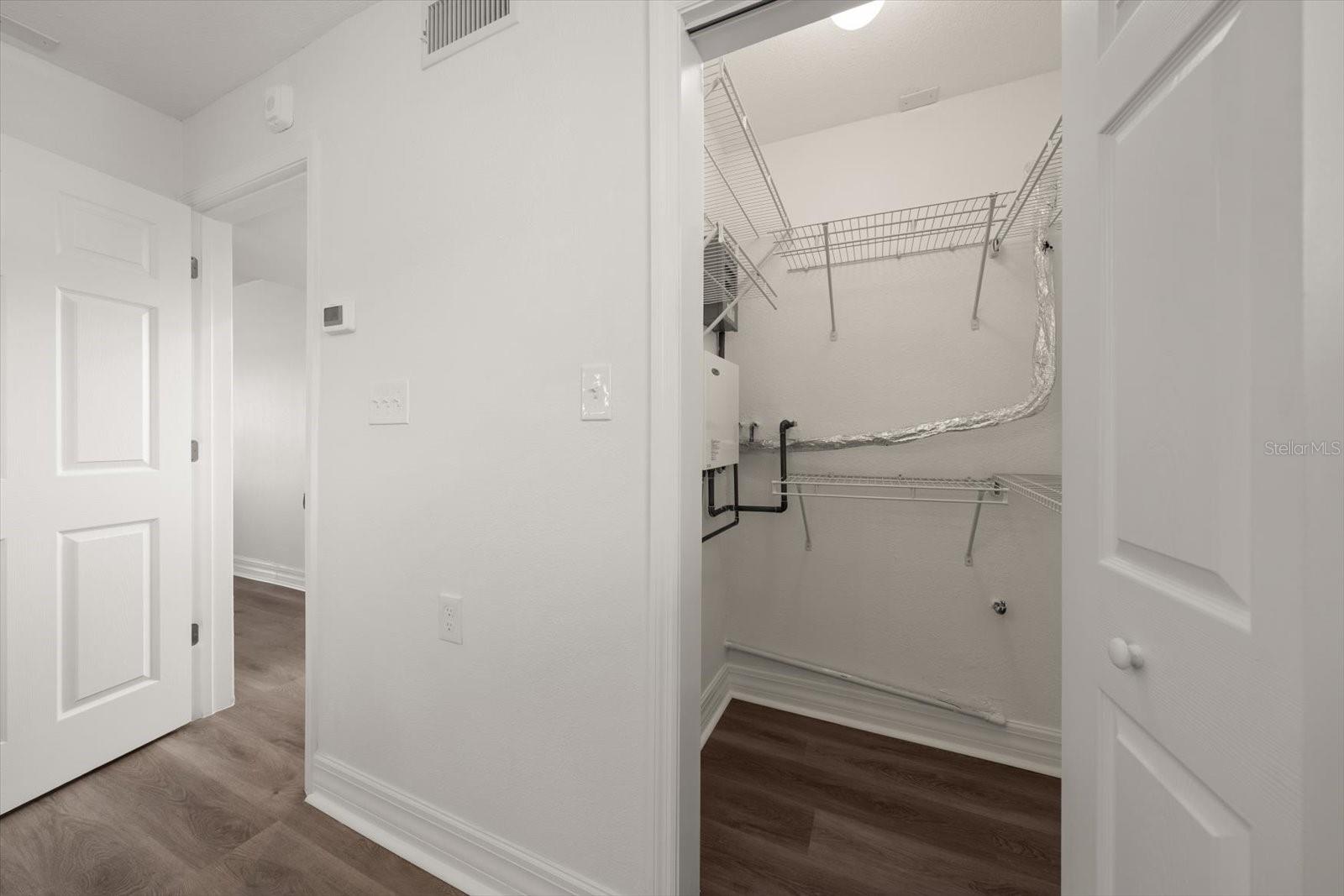 Image 28 of 54 For 2566 Gary Circle 2