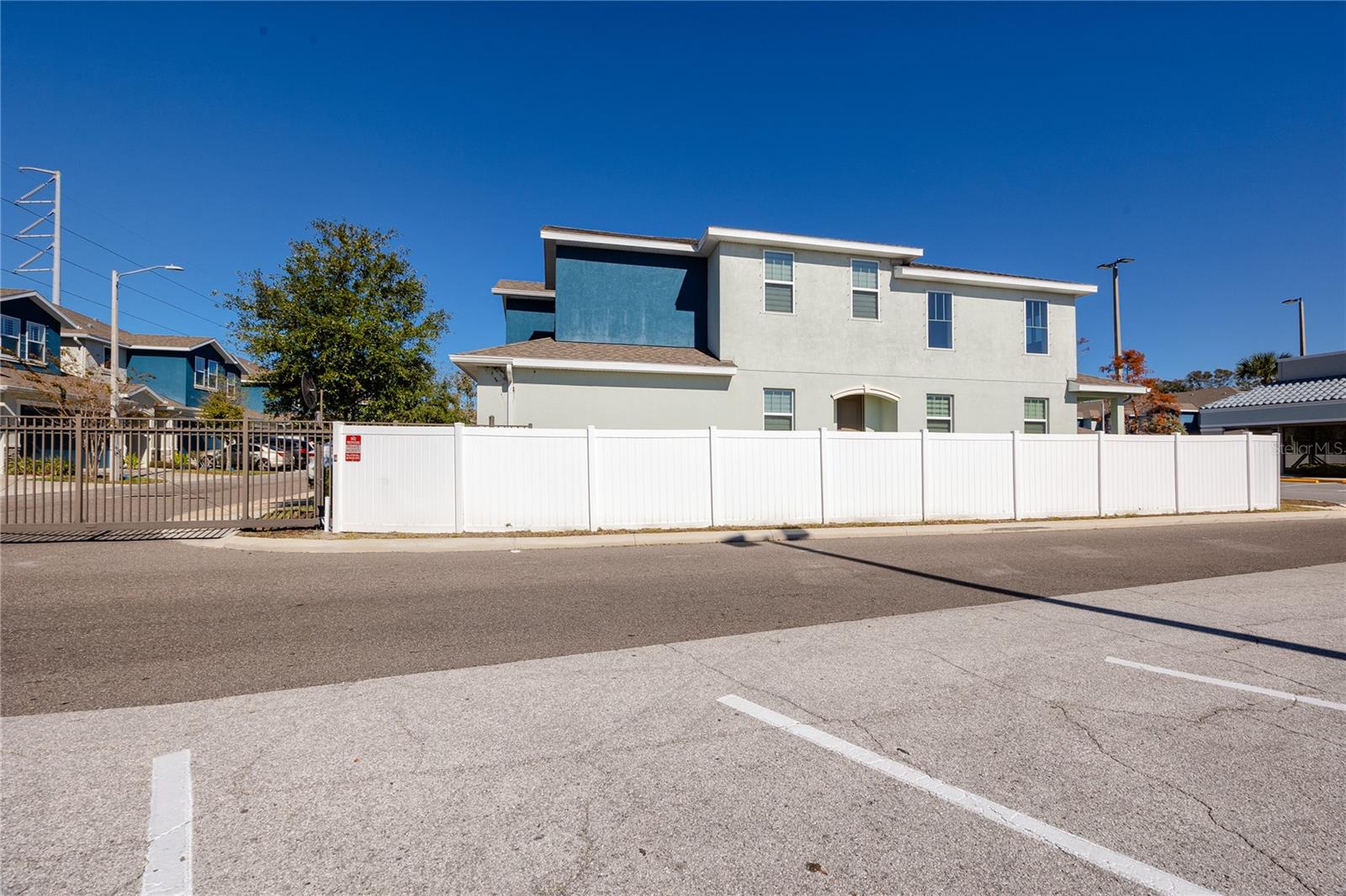 Listing photo id 42 for 1527 Caldera Court