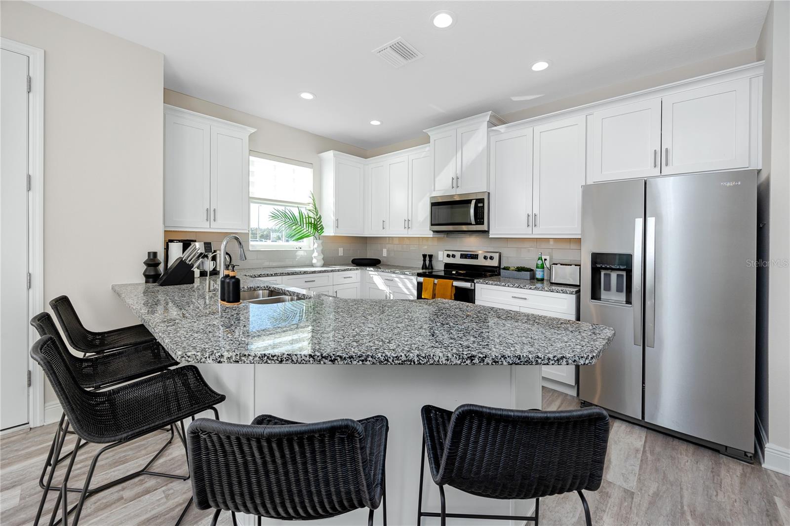 Listing photo id 7 for 1527 Caldera Court