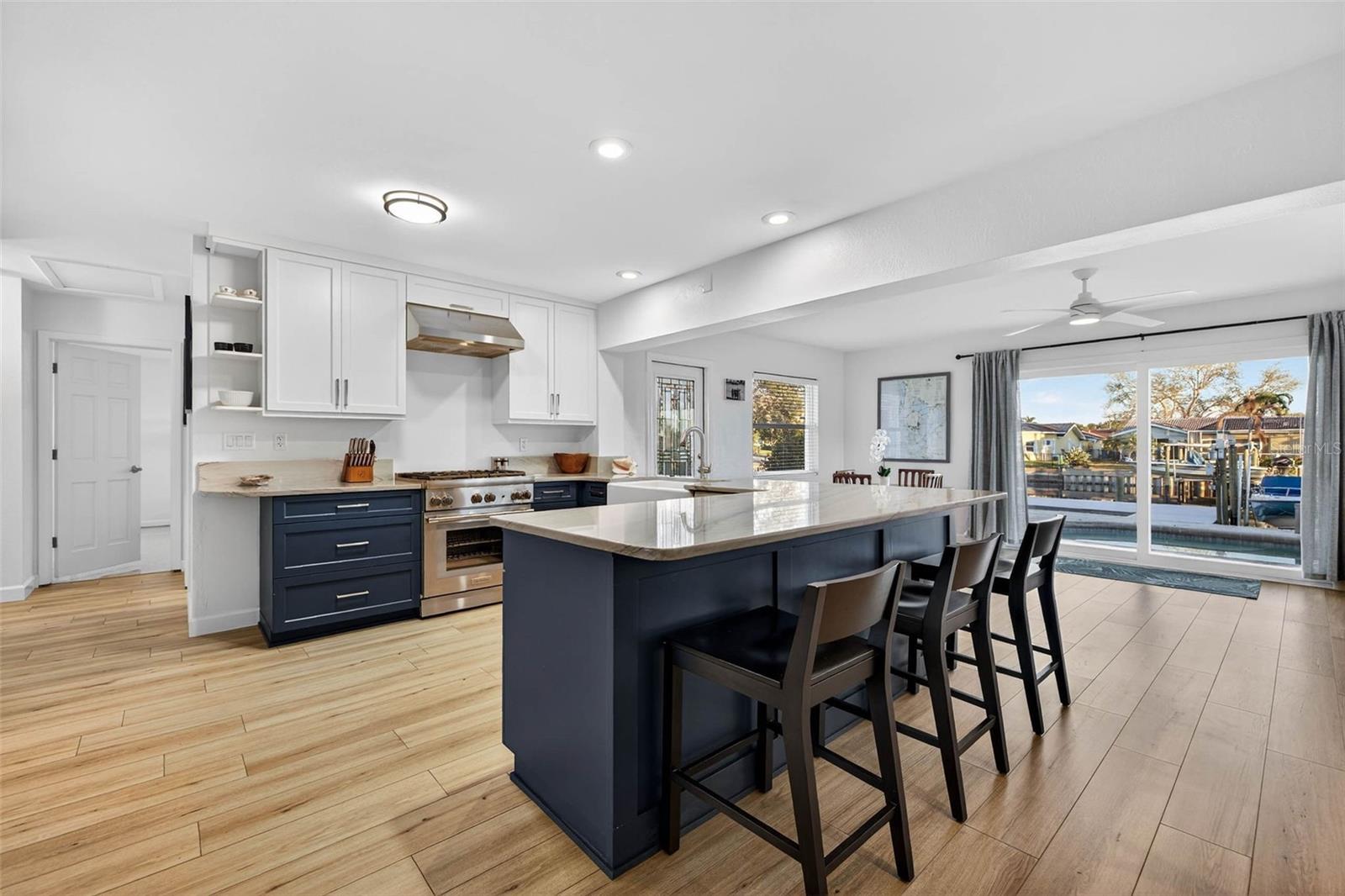 Listing photo id 9 for 1984 Michigan Avenue Ne