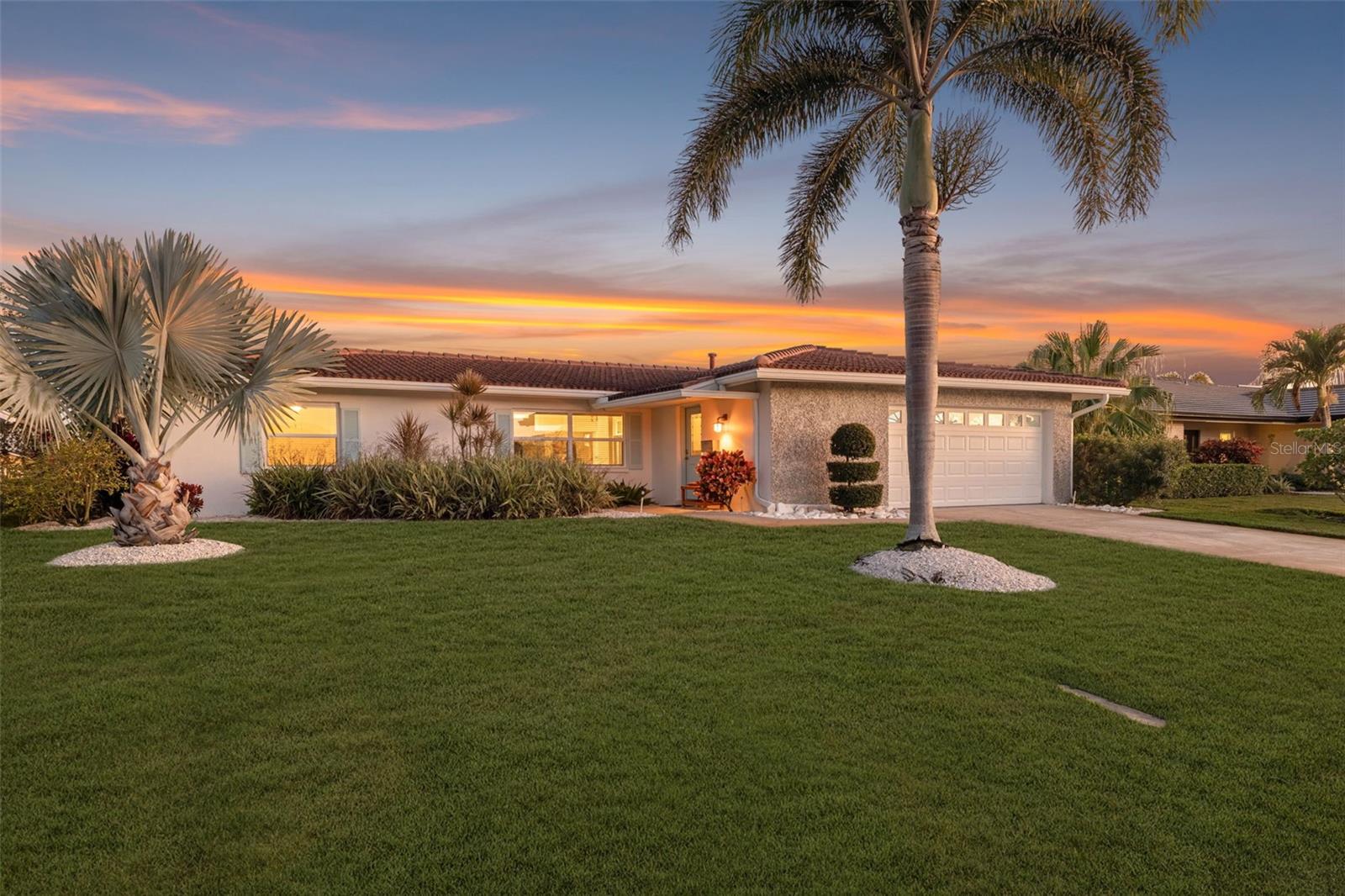 Listing photo id 0 for 1984 Michigan Avenue Ne