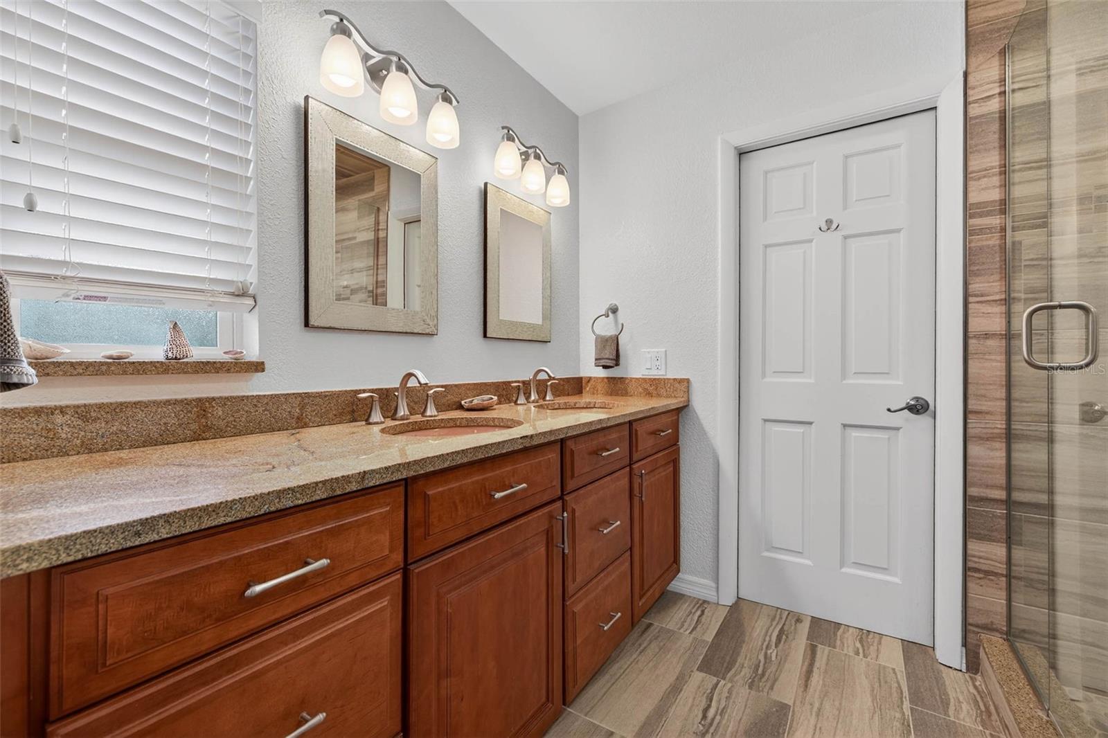 Listing photo id 18 for 1984 Michigan Avenue Ne