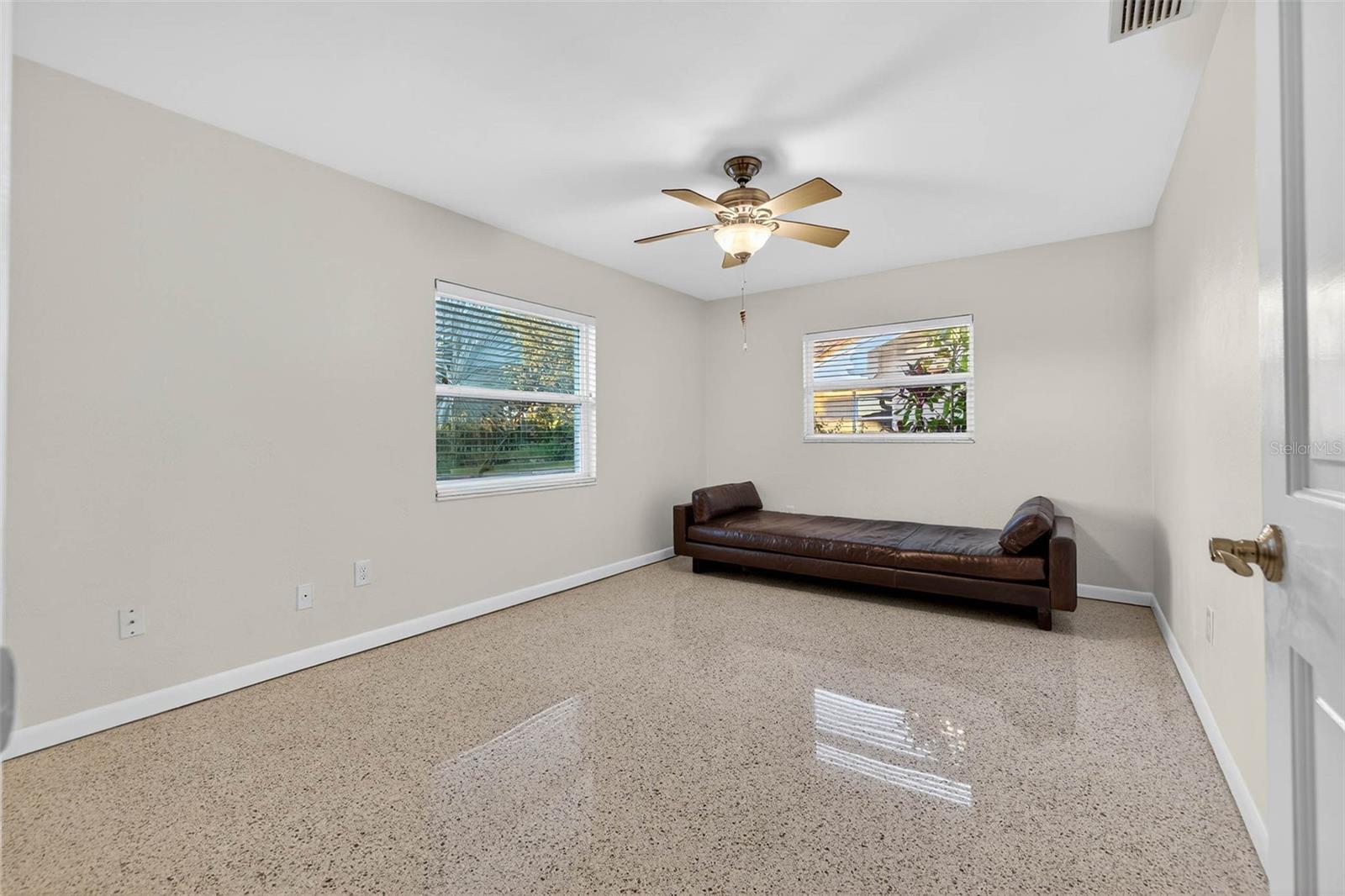 Listing photo id 22 for 1984 Michigan Avenue Ne