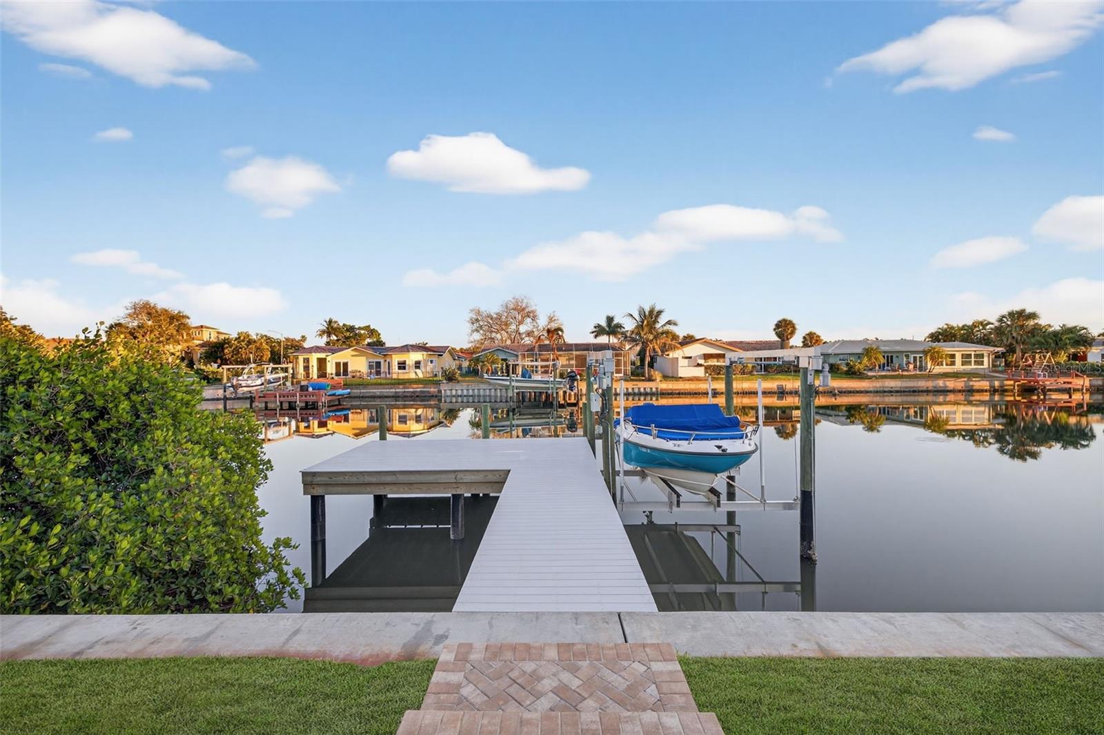 Listing photo id 30 for 1984 Michigan Avenue Ne