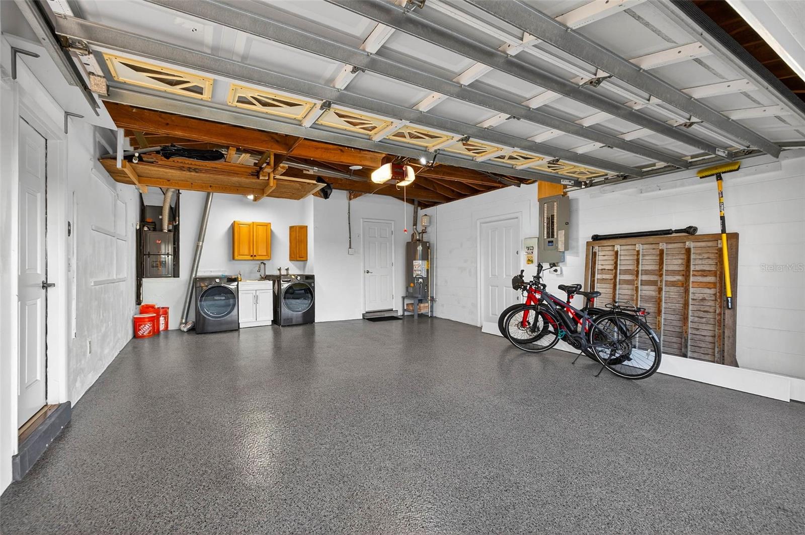 Listing photo id 33 for 1984 Michigan Avenue Ne