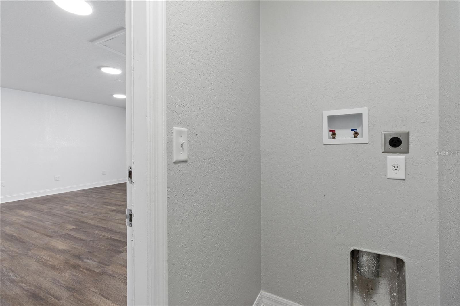 Image 20 of 29 For 12374 Corrine