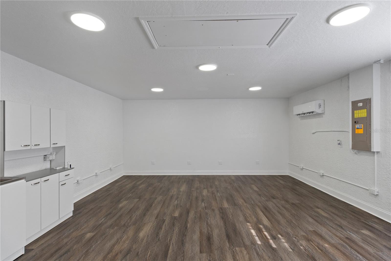 Image 21 of 29 For 12374 Corrine