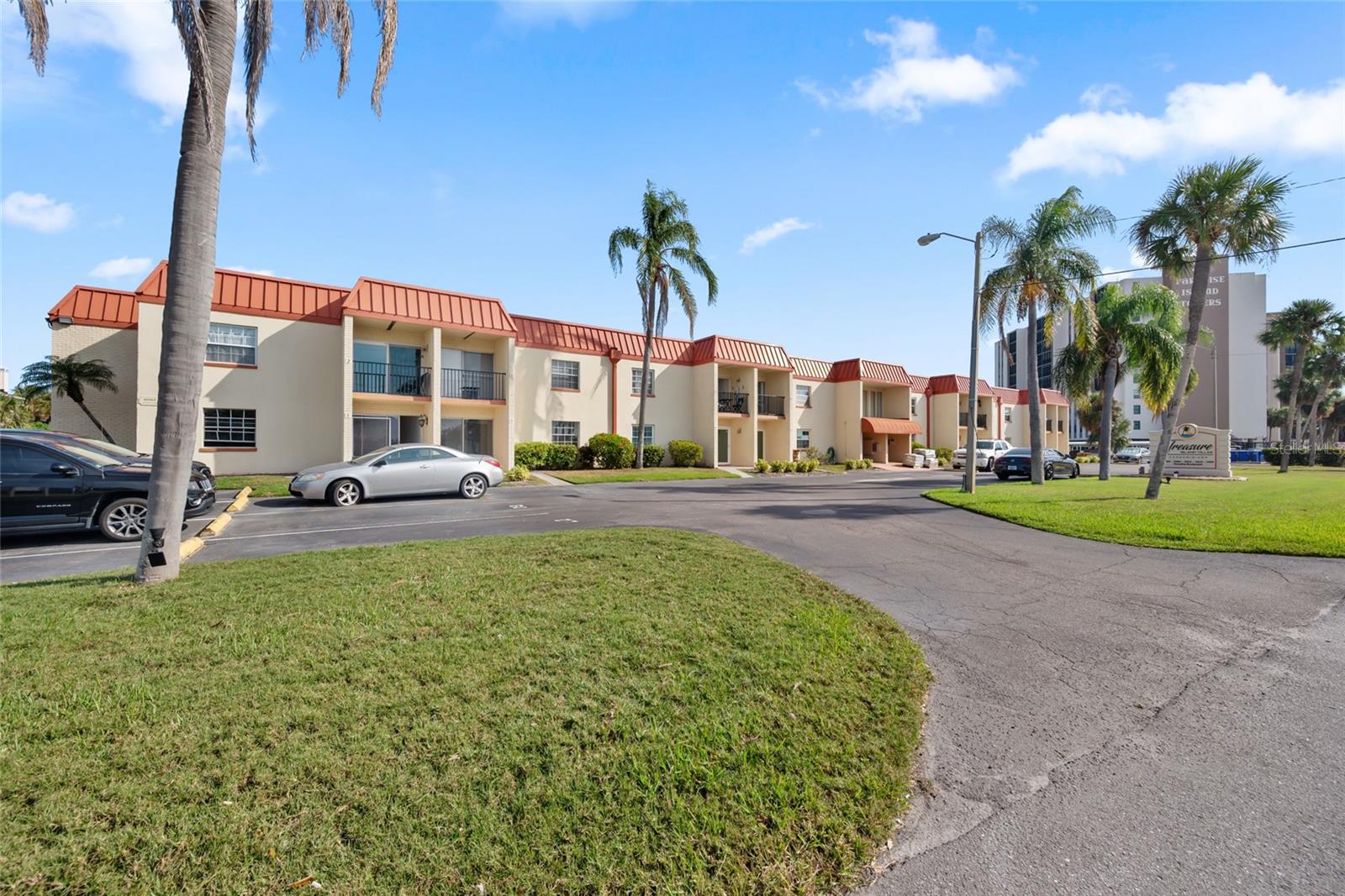 Image 3 of 24 For 10365 Paradise Boulevard 22