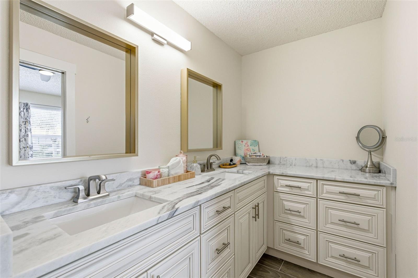 Image 19 of 46 For 541 Black Lion Drive Ne