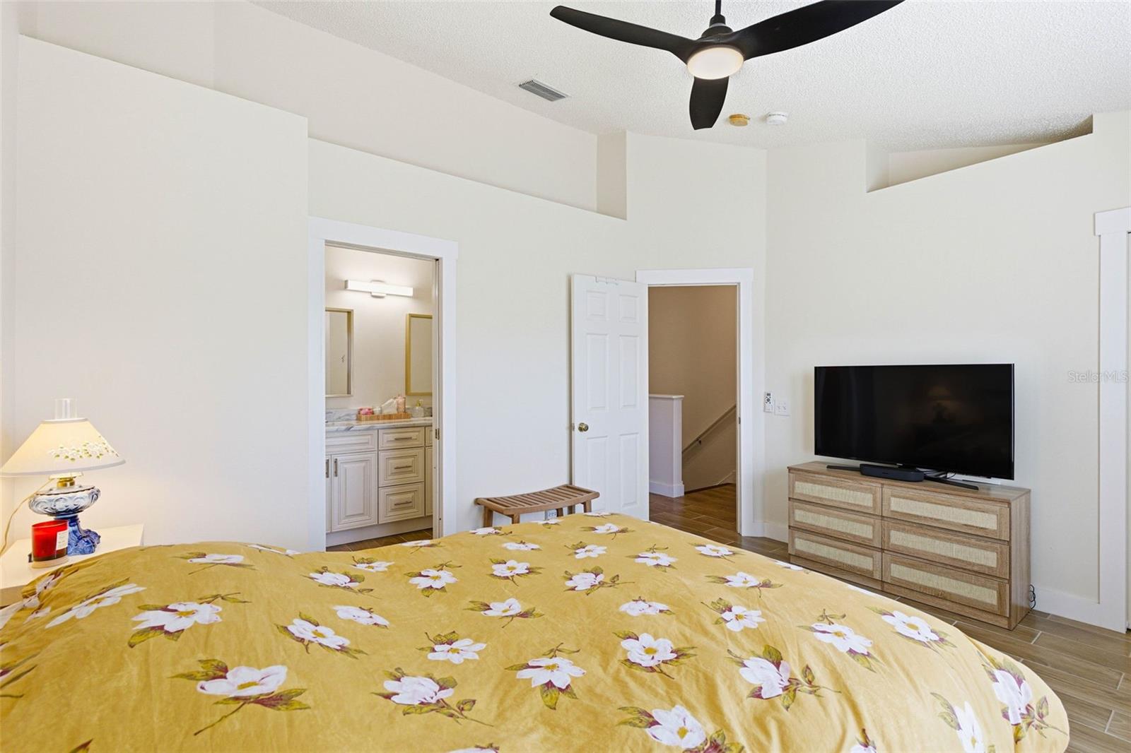 Image 20 of 46 For 541 Black Lion Drive Ne