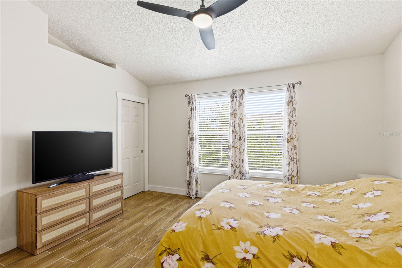 Image 21 of 46 For 541 Black Lion Drive Ne