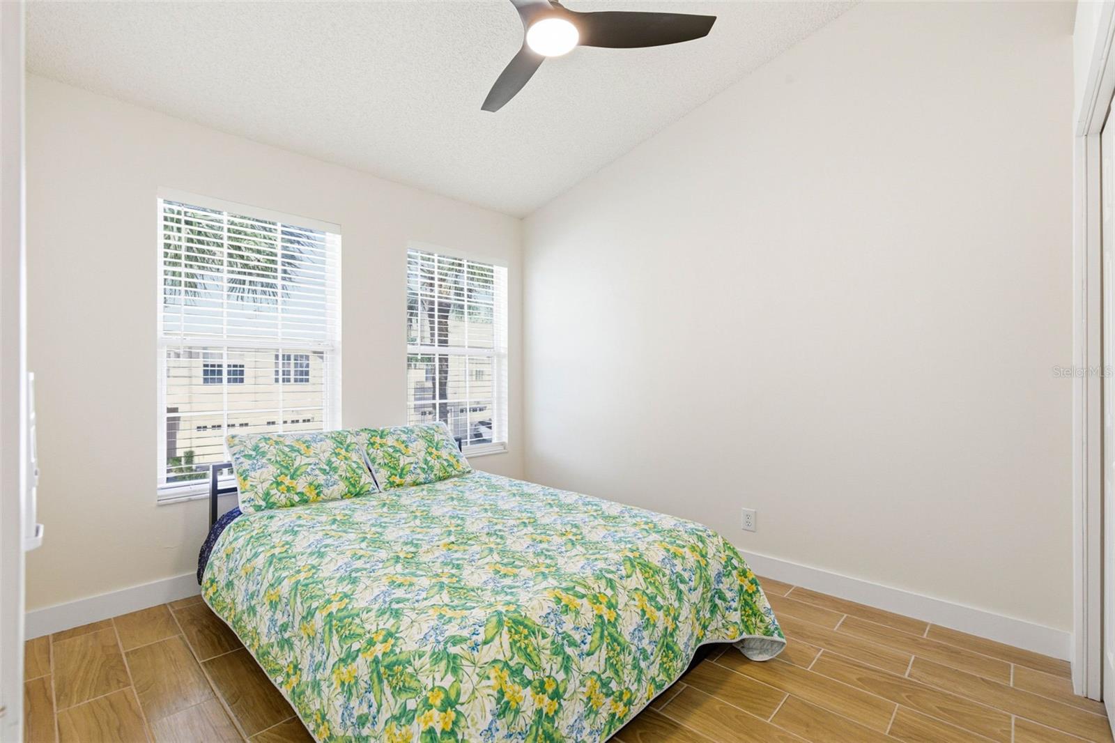 Image 23 of 46 For 541 Black Lion Drive Ne