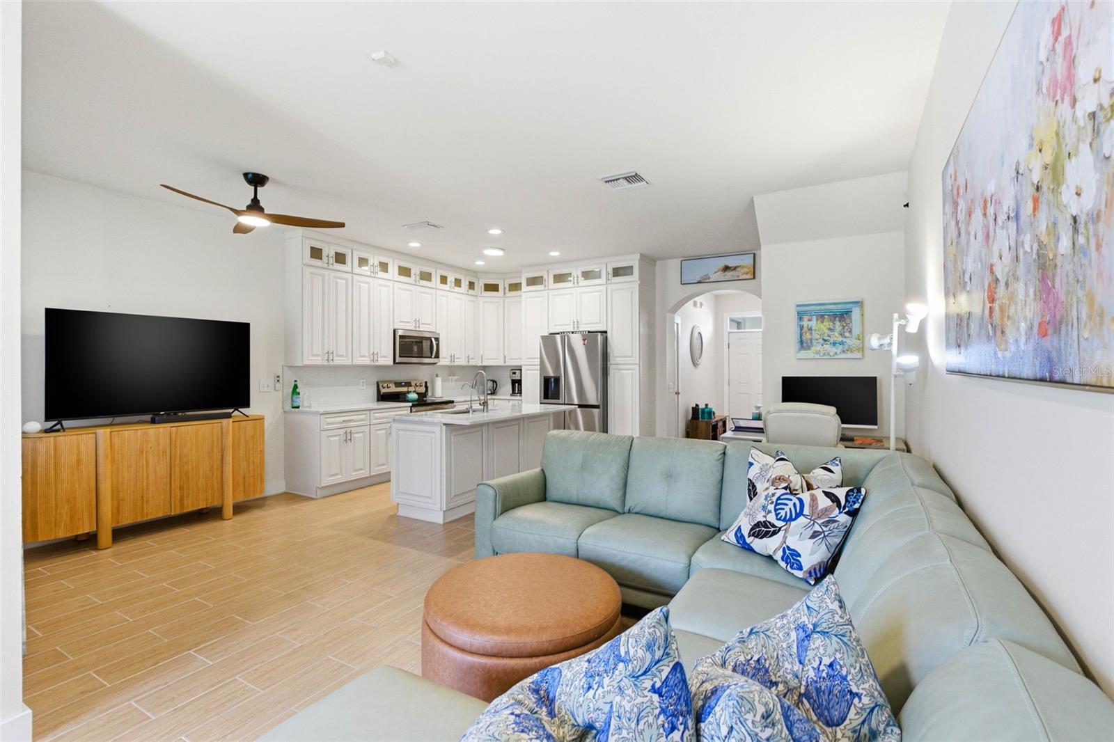 Image 3 of 46 For 541 Black Lion Drive Ne