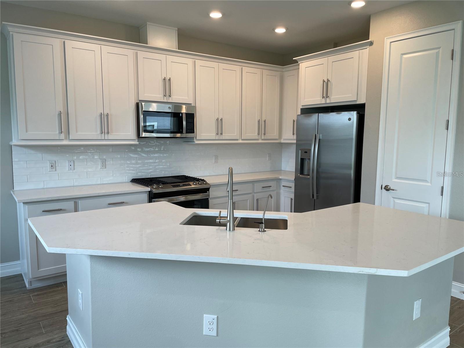 Image 10 of 34 For 4580 Almada Lane