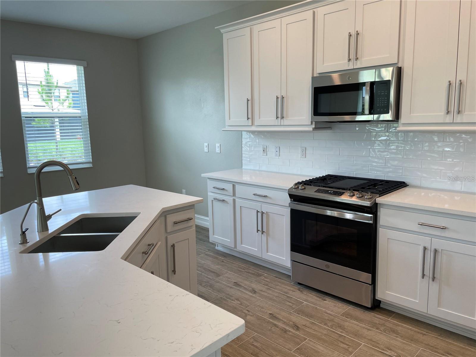 Image 13 of 34 For 4580 Almada Lane