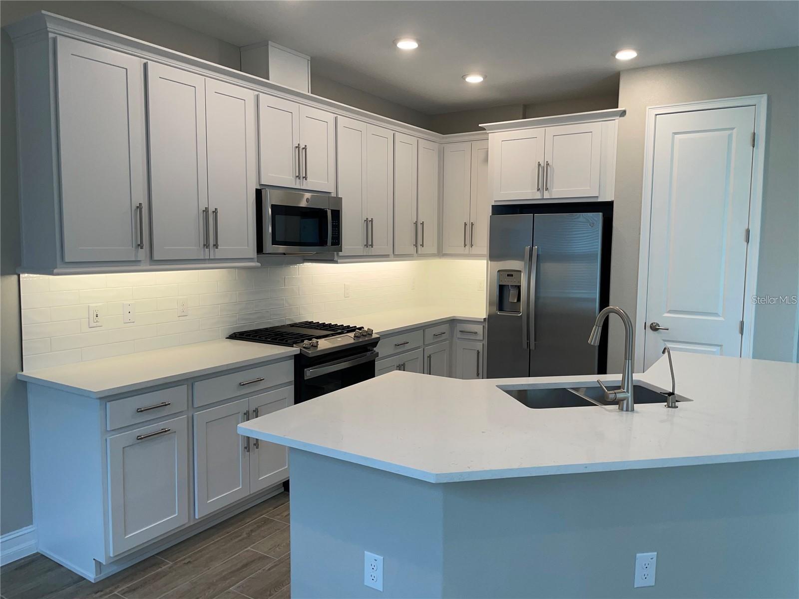 Image 7 of 34 For 4580 Almada Lane