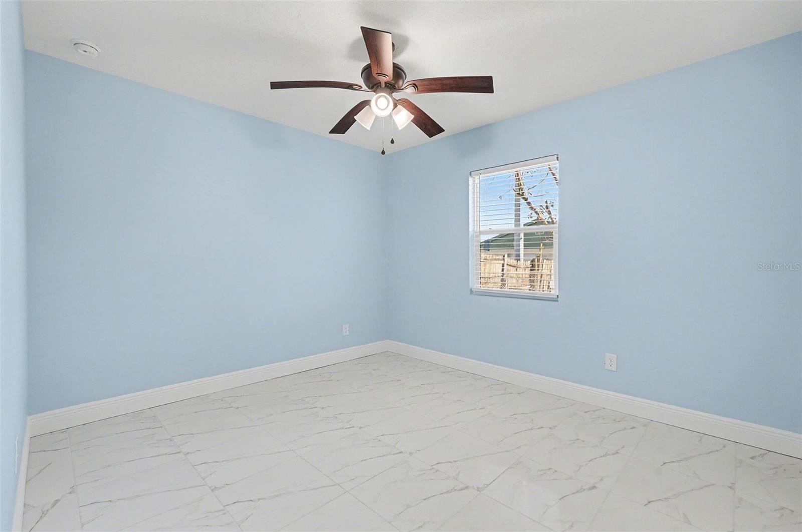 Listing photo id 13 for 14814 11th Street