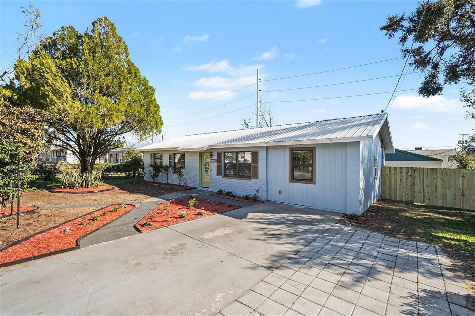 Listing photo id 2 for 14814 11th Street