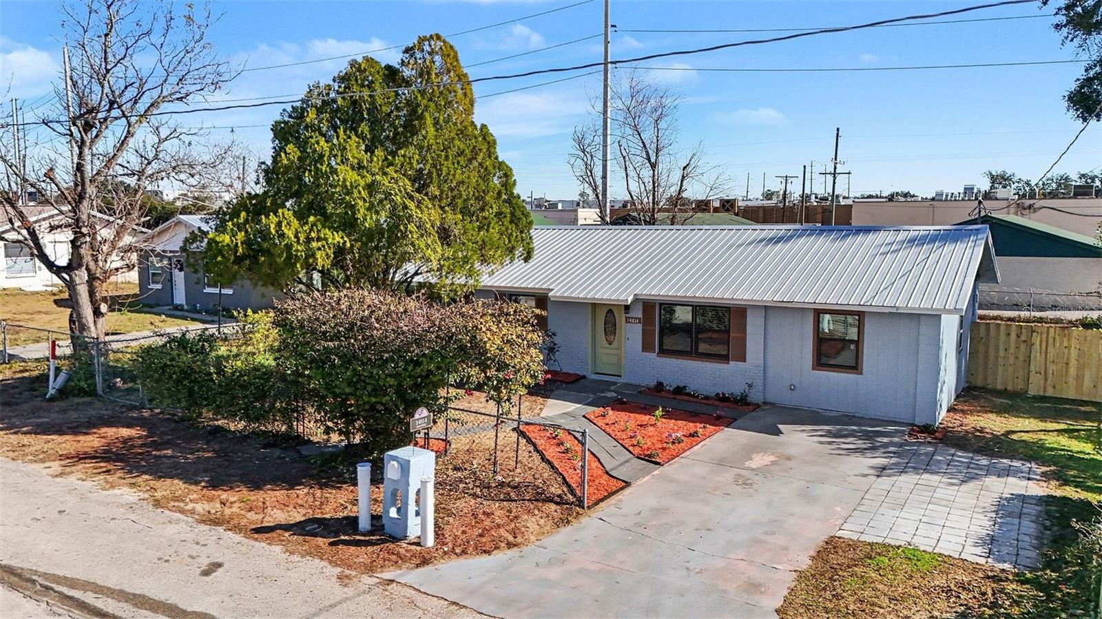 Listing photo id 3 for 14814 11th Street