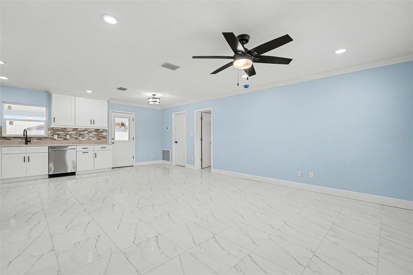 Listing photo id 5 for 14814 11th Street