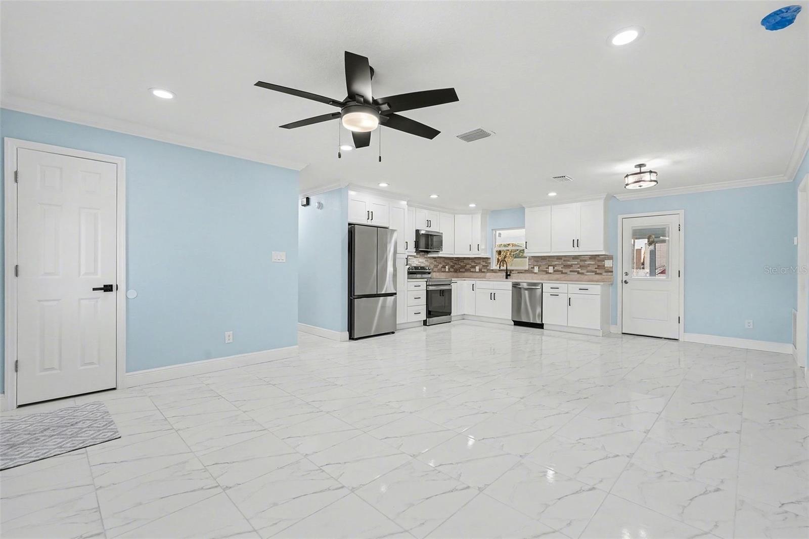 Listing photo id 6 for 14814 11th Street