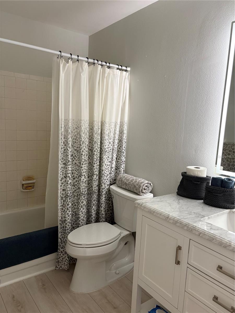 Image 17 of 26 For 3241 Fox Chase Circle N 204