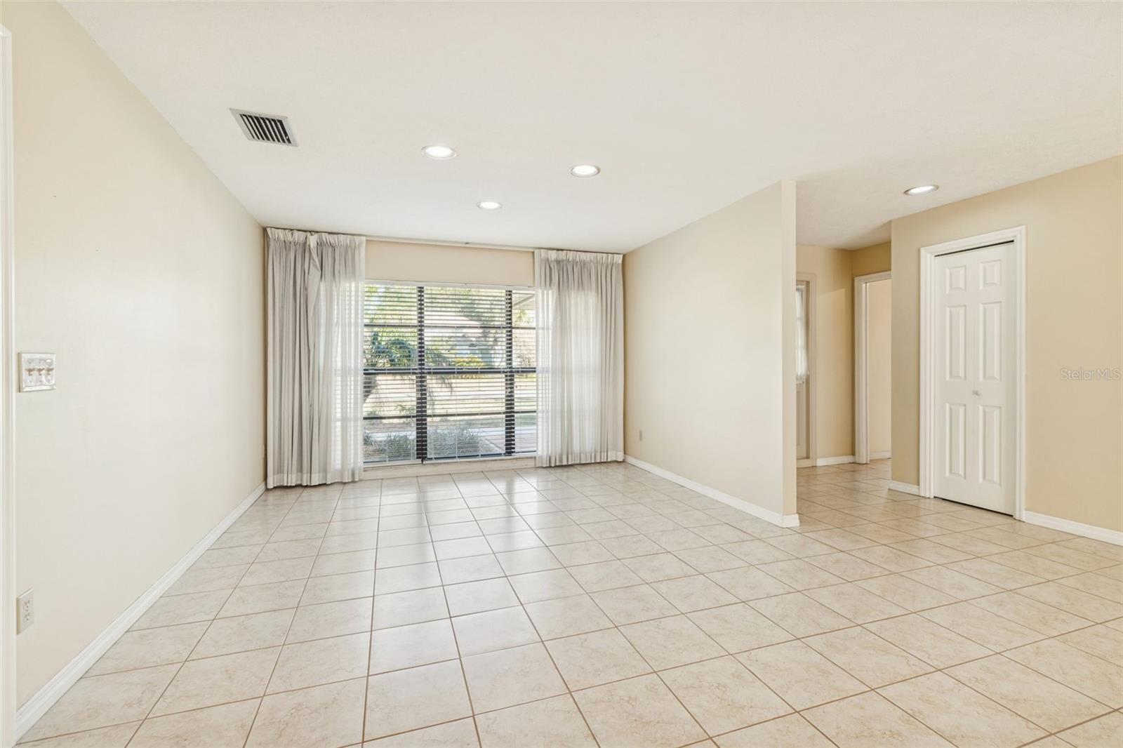 Image 11 of 36 For 6611 Peachtree Drive