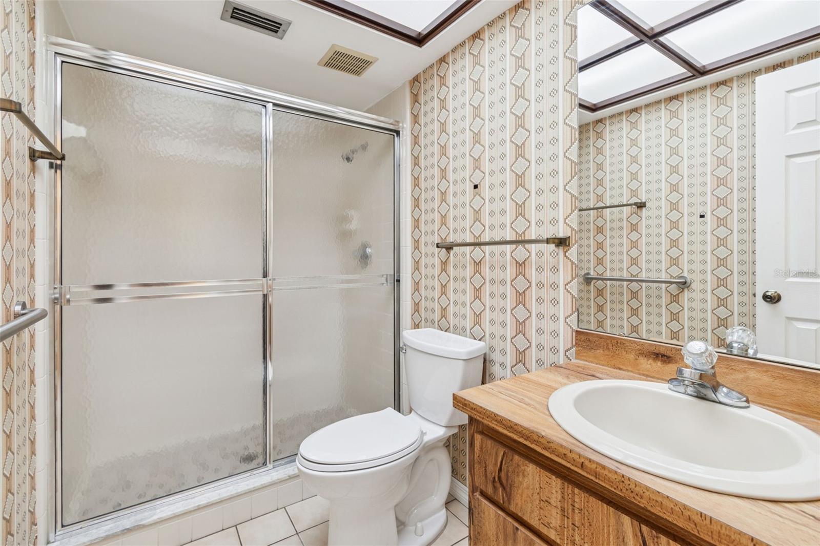 Image 25 of 36 For 6611 Peachtree Drive