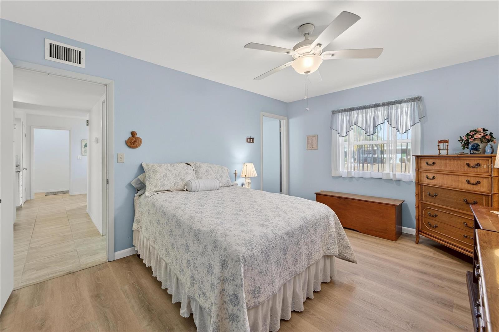 Image 29 of 53 For 1512 Chevy Chase Drive