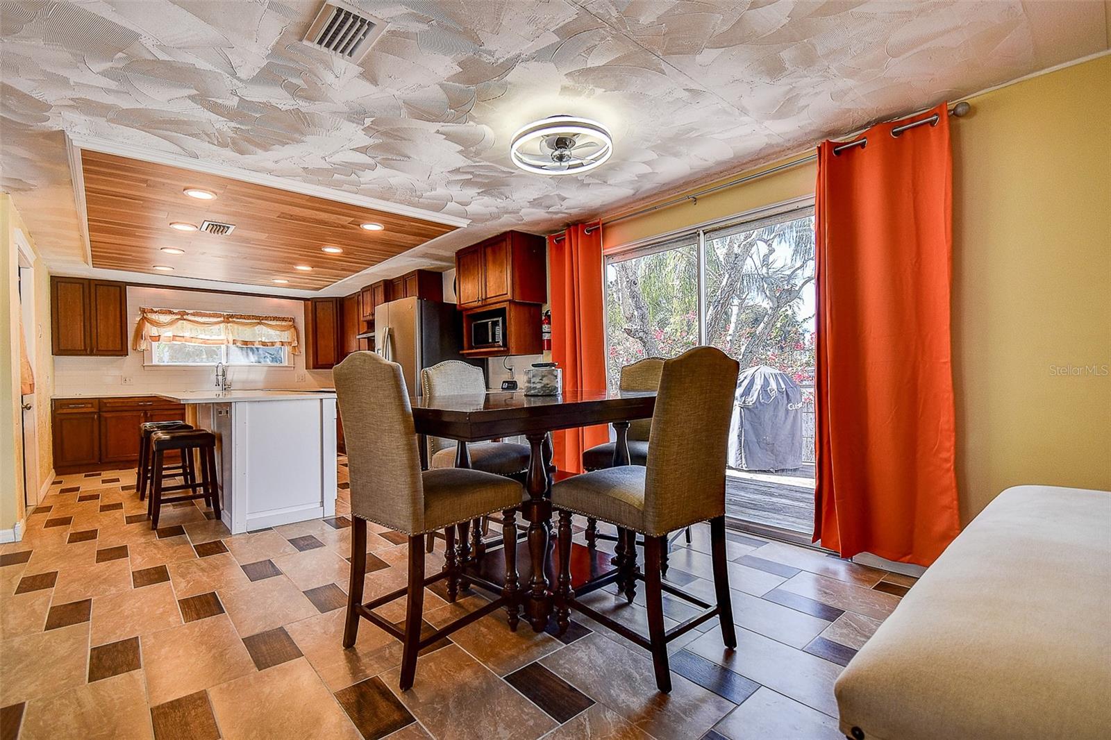 Image 14 of 42 For 505 Riverview Lane