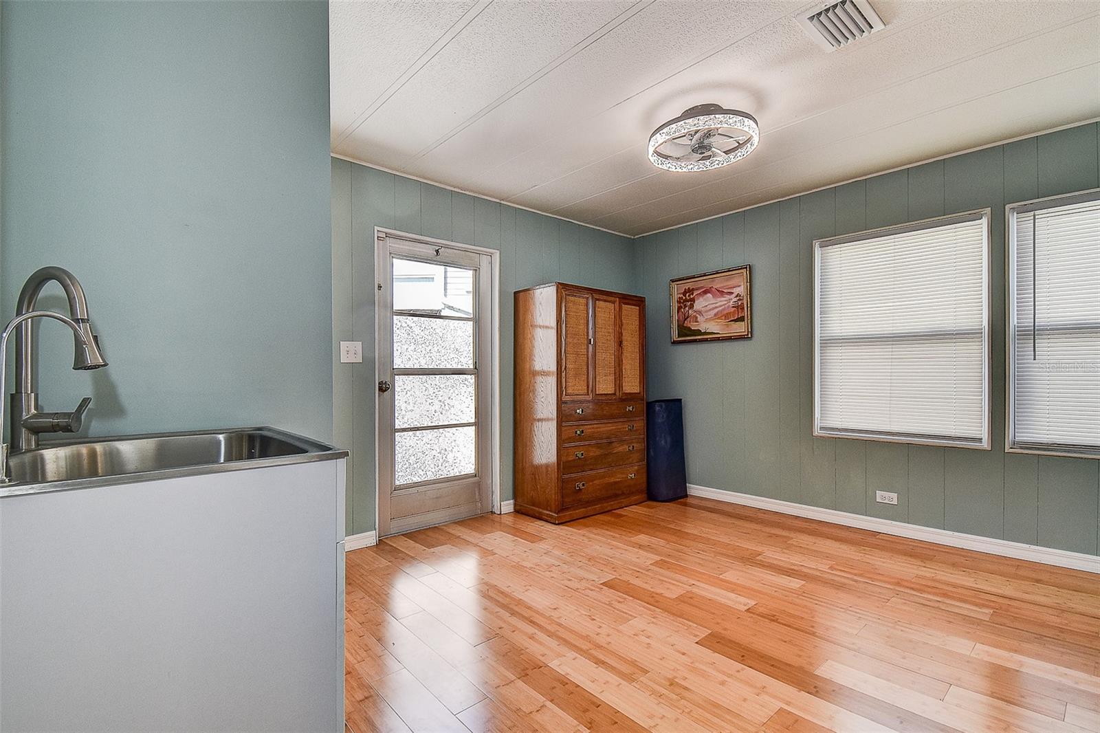 Image 29 of 42 For 505 Riverview Lane