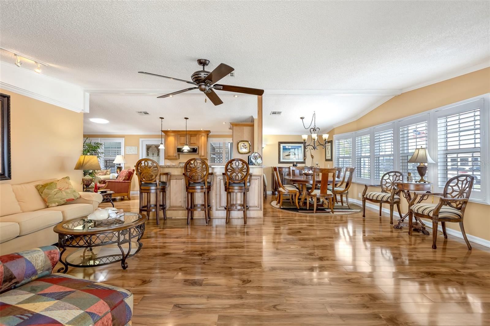 Image 13 of 75 For 639 La Jolla Circle