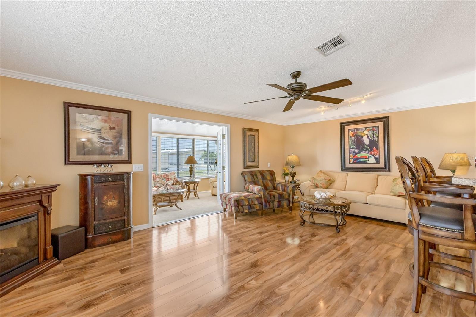 Image 15 of 75 For 639 La Jolla Circle