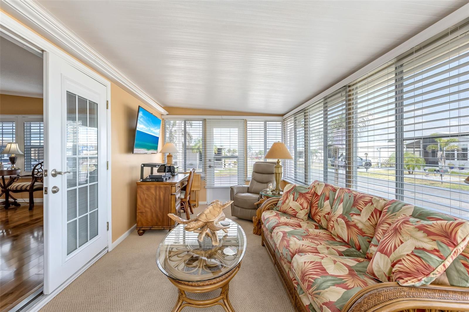 Image 17 of 75 For 639 La Jolla Circle