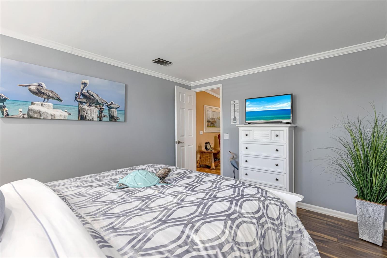 Image 23 of 75 For 639 La Jolla Circle