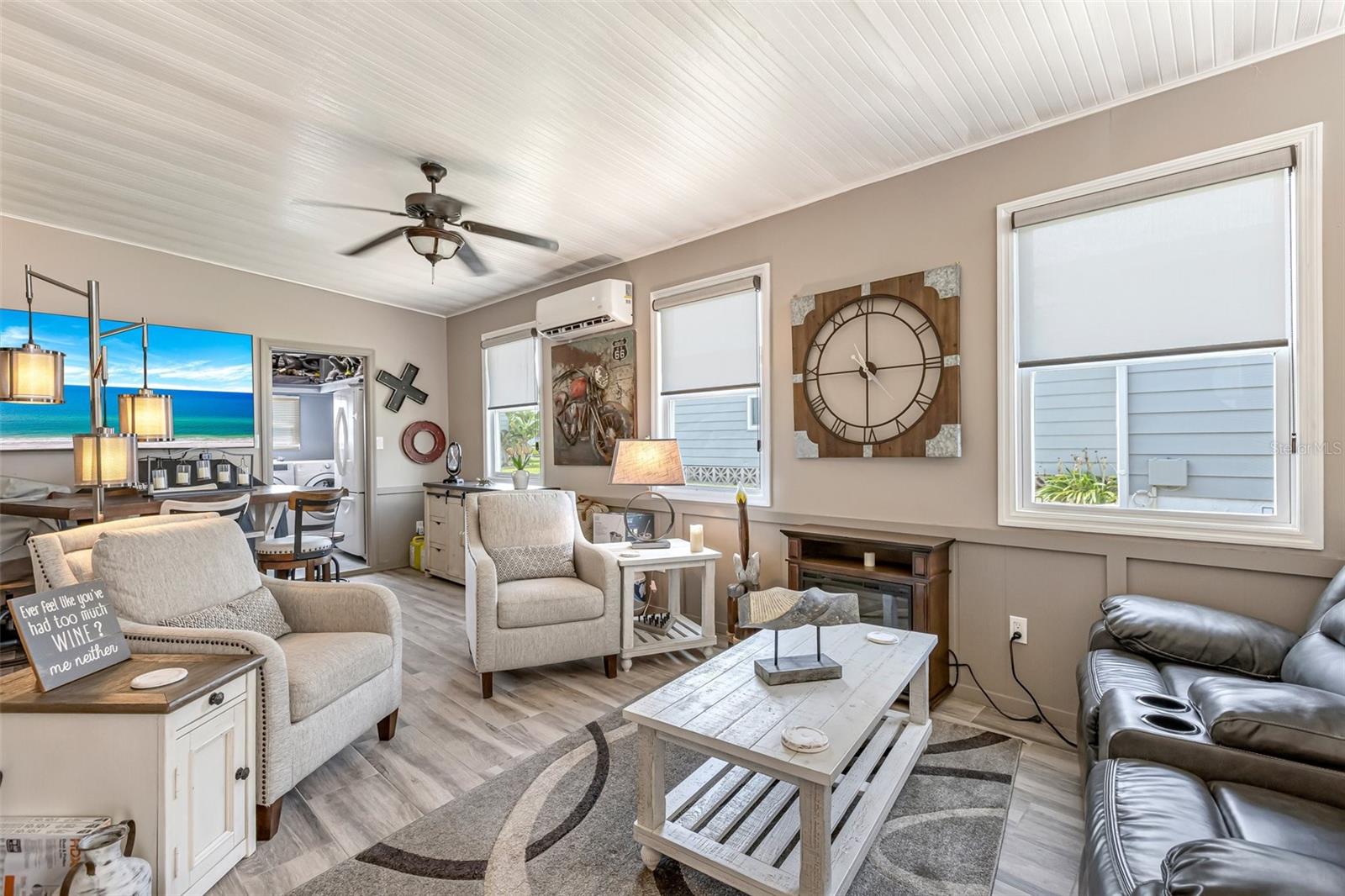 Image 5 of 75 For 639 La Jolla Circle