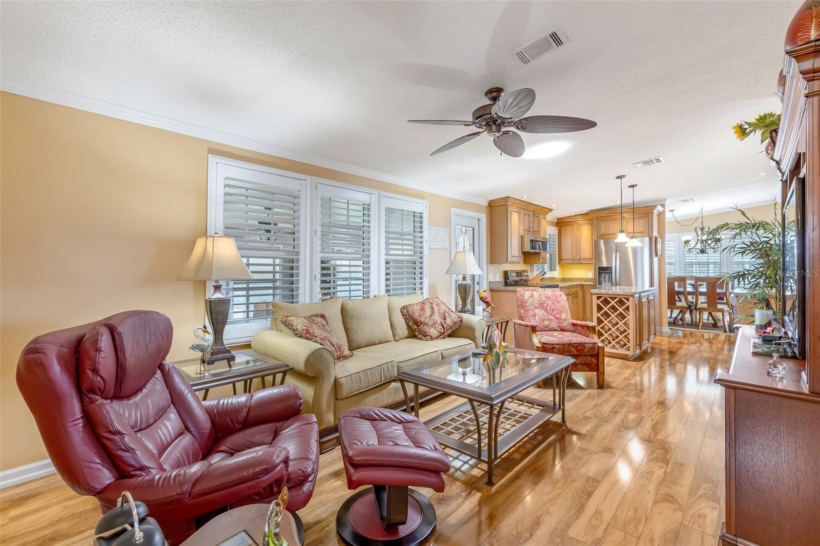 Image 8 of 75 For 639 La Jolla Circle