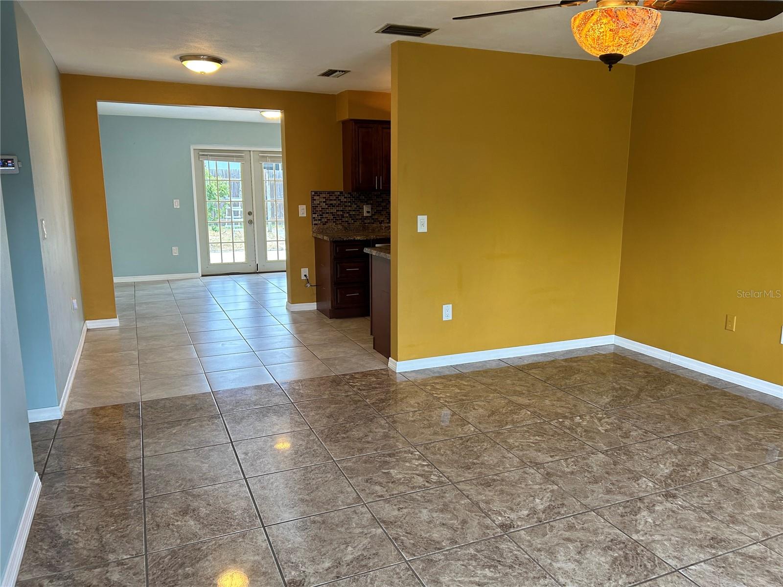 Image 5 of 15 For 7621 Greybirch Terrace