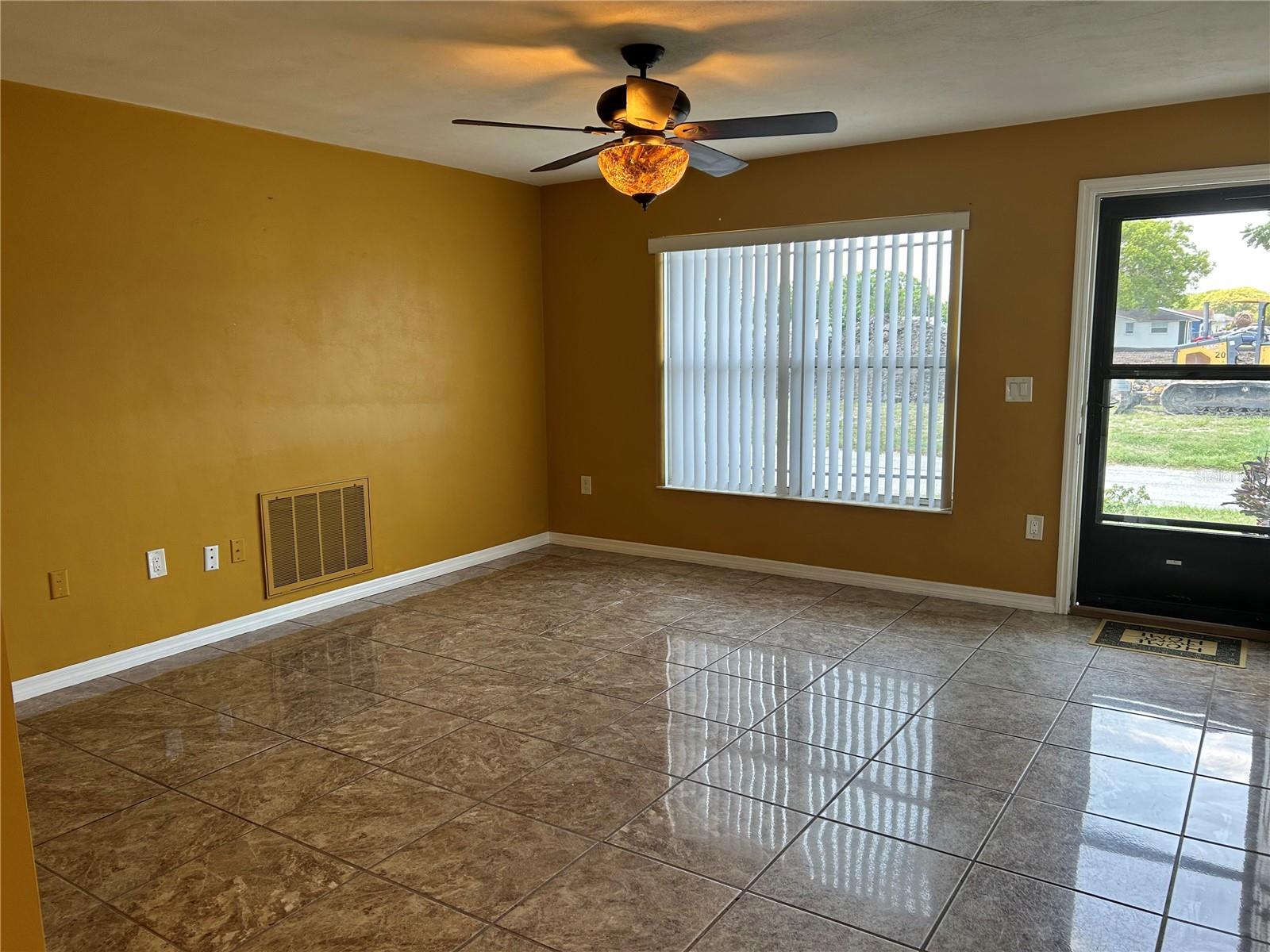 Image 6 of 15 For 7621 Greybirch Terrace