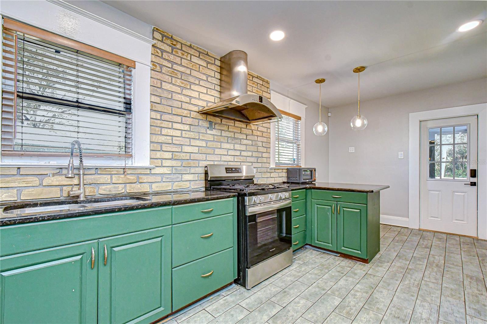 Image 13 of 34 For 5915 Otis Avenue