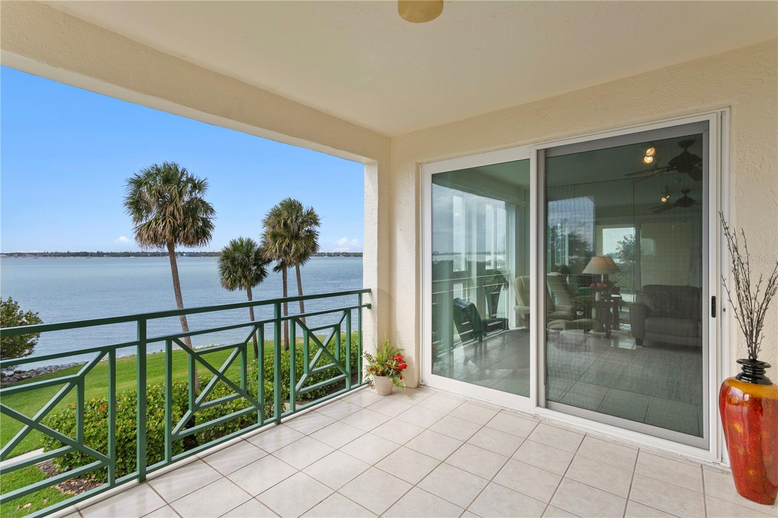 Image 22 of 49 For 4717 Dolphin Cay Lane S 203