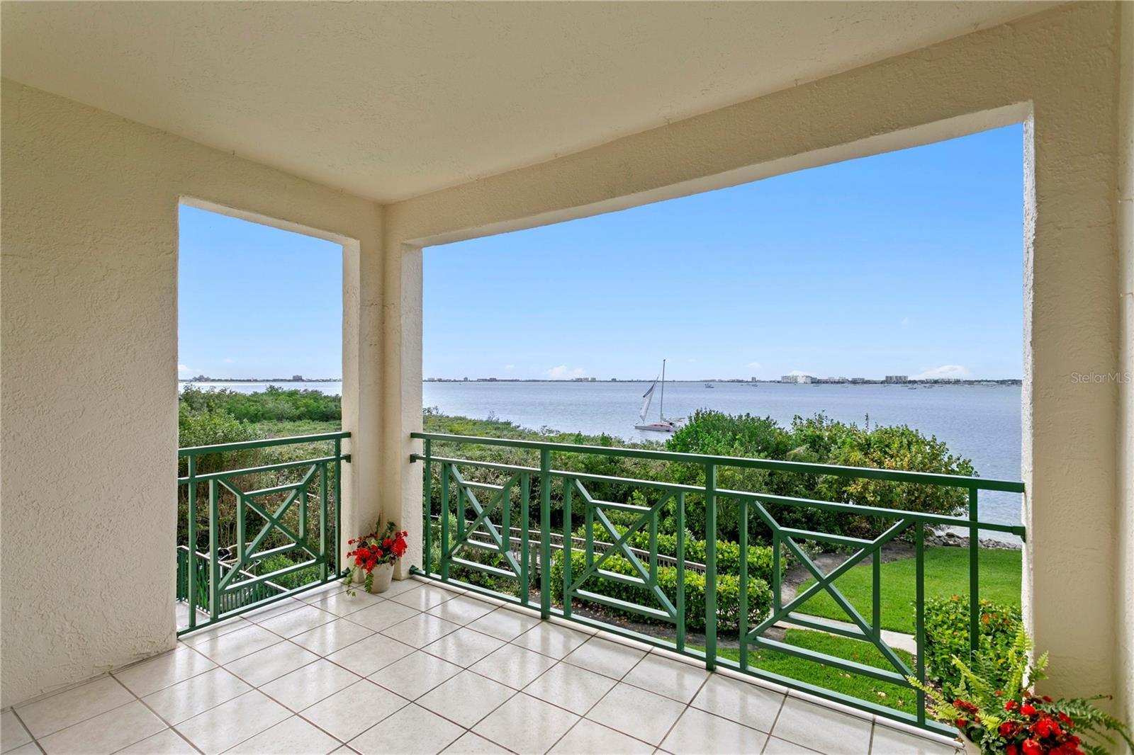 Image 23 of 49 For 4717 Dolphin Cay Lane S 203