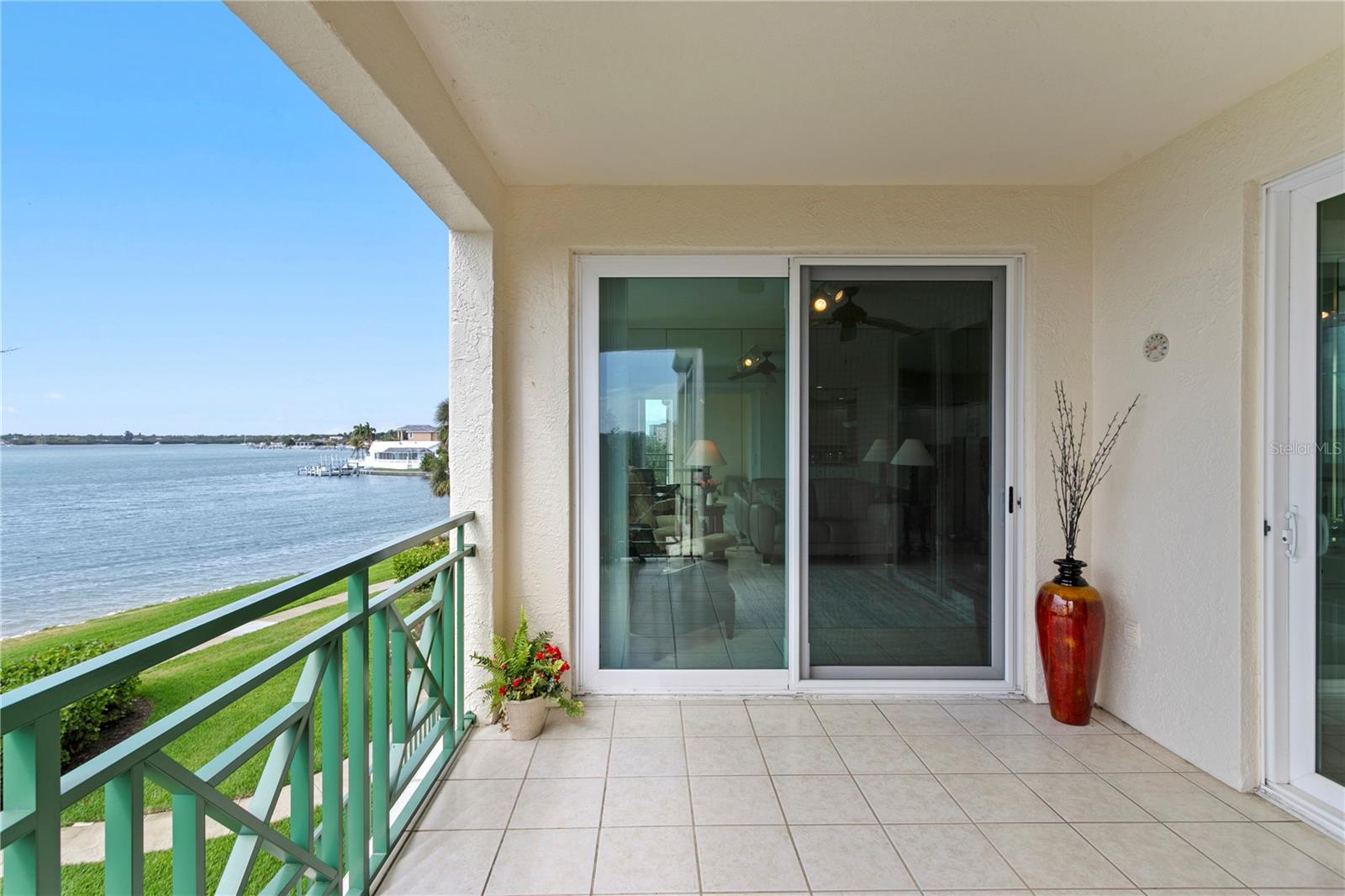 Image 24 of 49 For 4717 Dolphin Cay Lane S 203