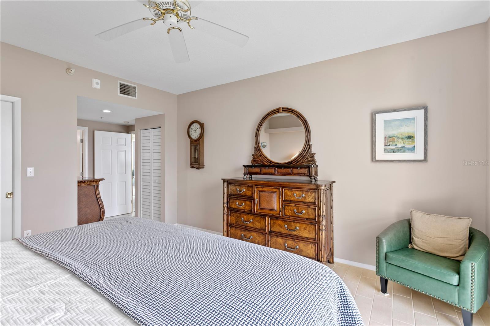 Image 30 of 49 For 4717 Dolphin Cay Lane S 203