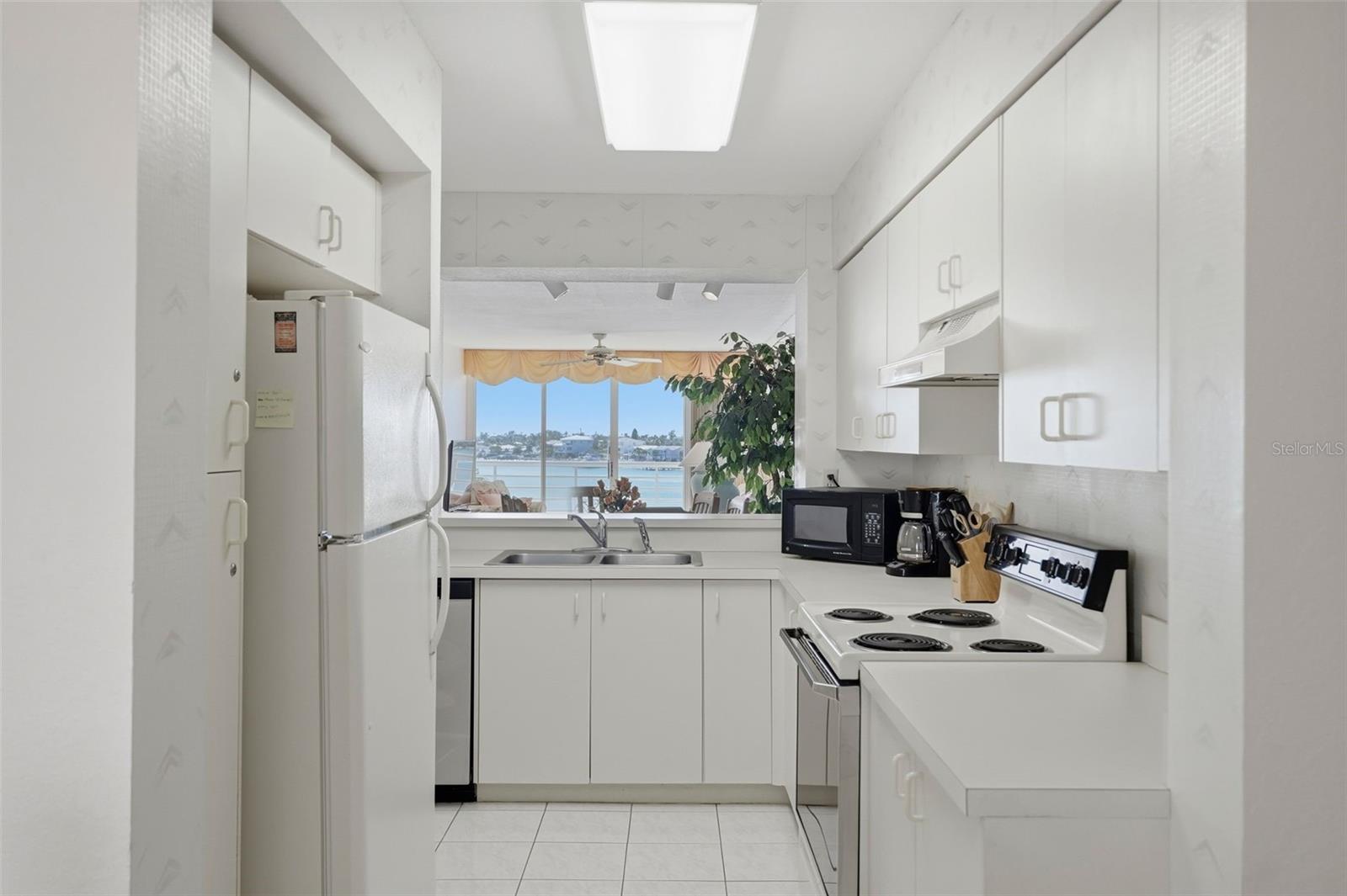 Image 24 of 52 For 6001 Bahia Del Mar Circle 529