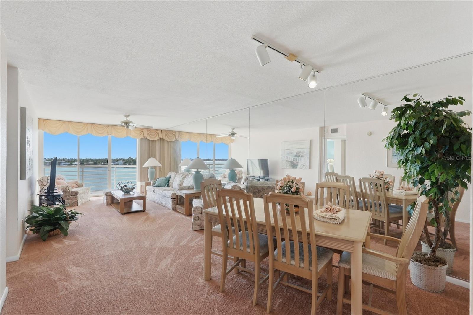 Image 28 of 52 For 6001 Bahia Del Mar Circle 529