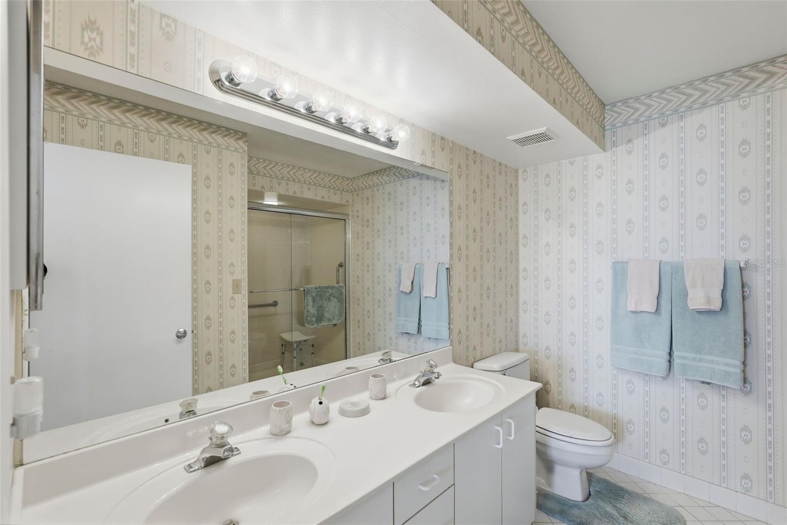 Image 39 of 52 For 6001 Bahia Del Mar Circle 529