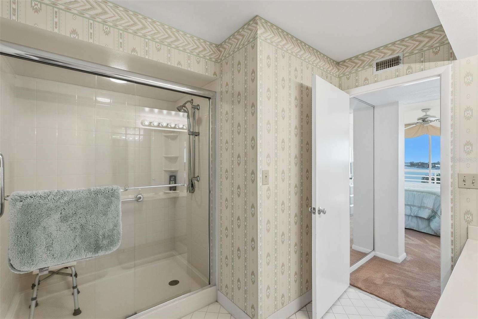 Image 40 of 52 For 6001 Bahia Del Mar Circle 529